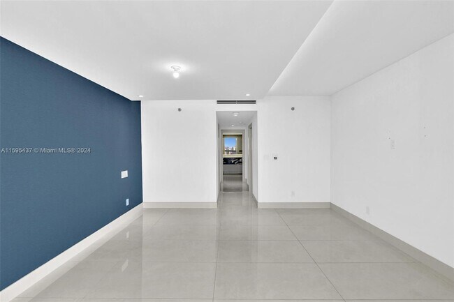Foto del edificio - 2000 Island Blvd