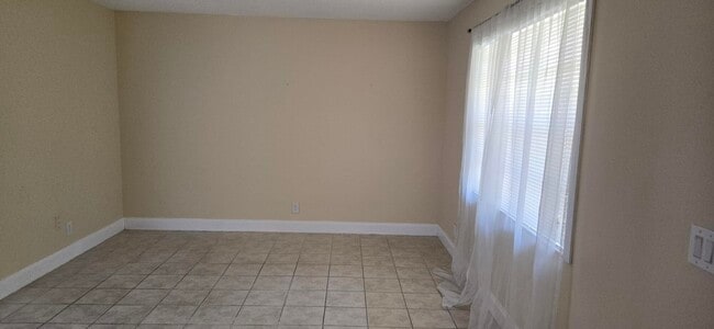 Building Photo - 160 Burgandy Way