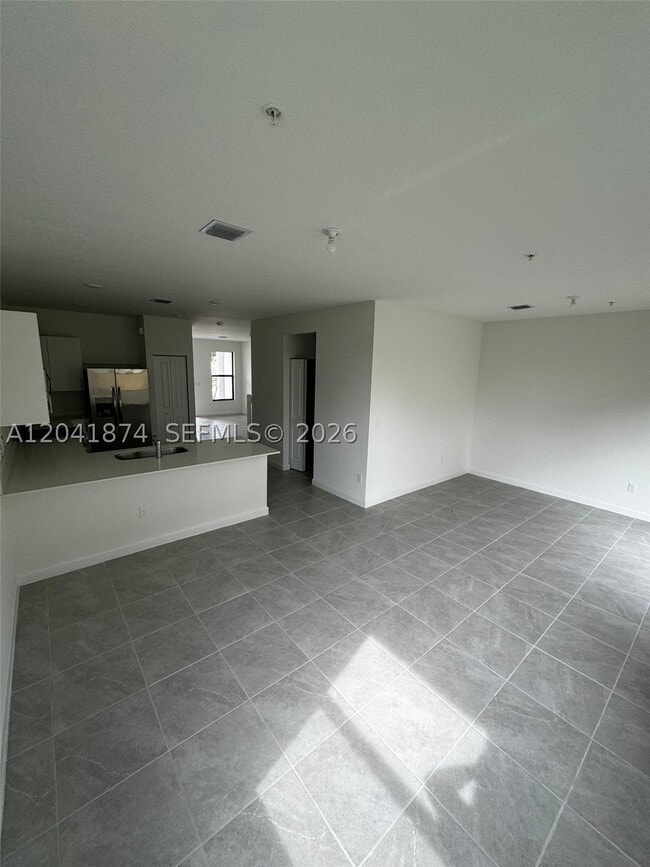Building Photo - 285 SW 159th Dr