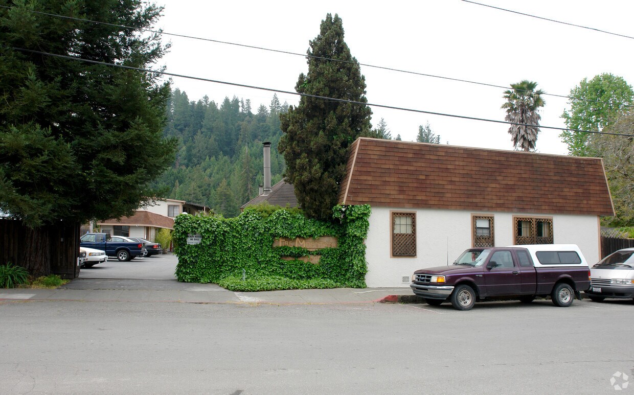 Building Photo - Fire Mountain Lodge