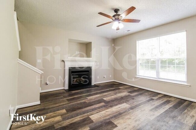 Foto del edificio - 6063 Parkside Circle