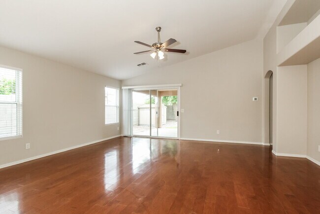 Foto del edificio - 8459 W Ross Ave