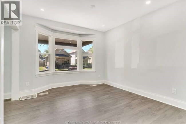 Building Photo - 516 Oak Ave