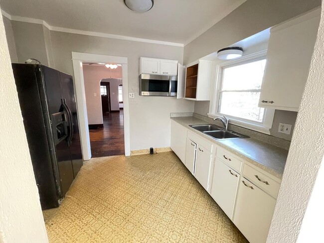 Building Photo - Beautiful 2 Bed, 1 Bath Home minutes from ...