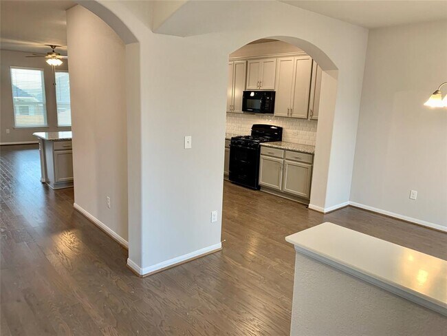 Building Photo - 258 Algaroba Loop