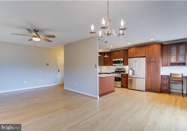 Foto del edificio - 4720 Chevy Chase Dr