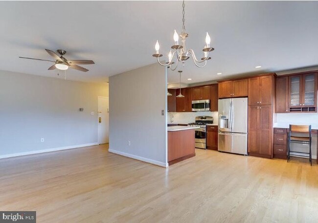 Building Photo - 4720 Chevy Chase Dr