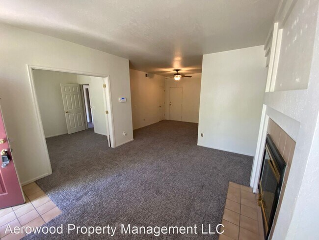 Foto del edificio - 1 br, 1.5 bath House - 1069 S. Walden Way ...