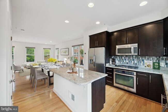 Building Photo - 2925 Chancellor's Way NE