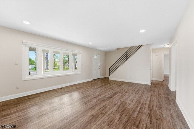 Foto del edificio - 3 Cypress Rd