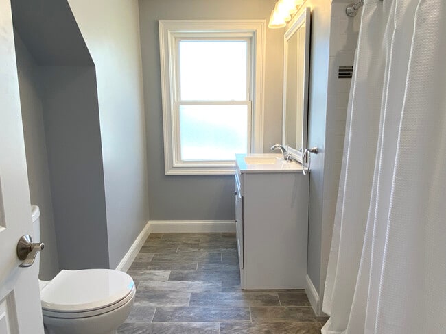 Building Photo - 32 Stedman St