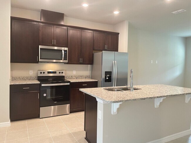 Building Photo - MOVE IN SPECIAL! Spacious 3 Bedroom, 2.5 B...