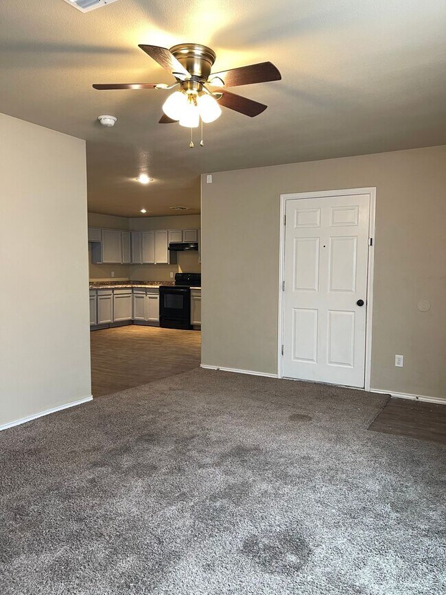 Foto del edificio - 3 Bd / 2 Bath and great back yard