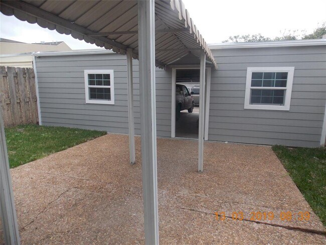 Building Photo - 9411 Bassoon Dr
