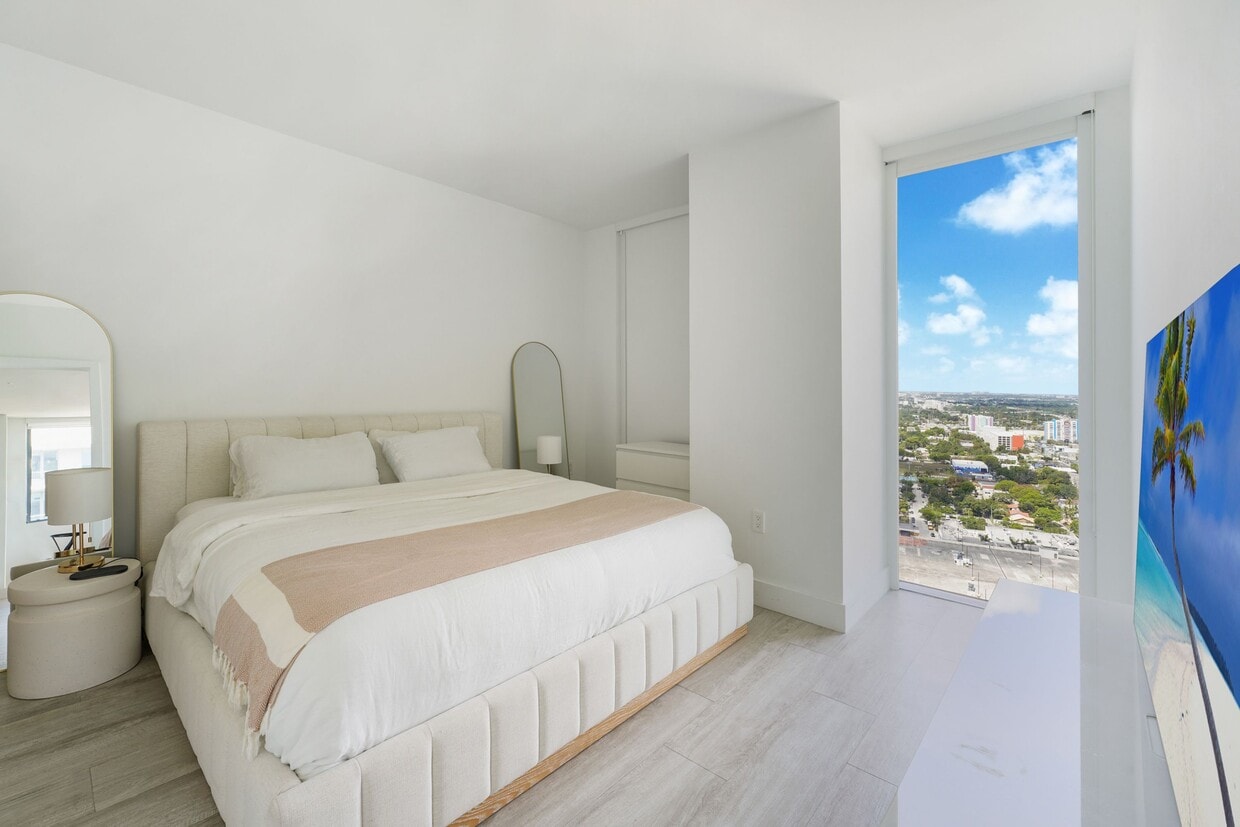 Photo - 121 NE 34th St (Miami, FL)