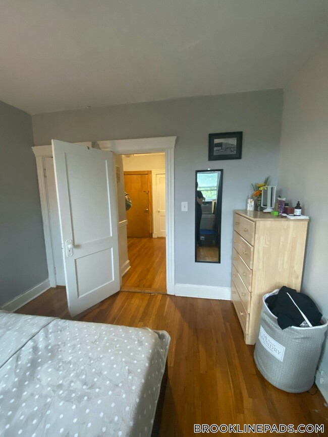 Building Photo - 360 Riverway