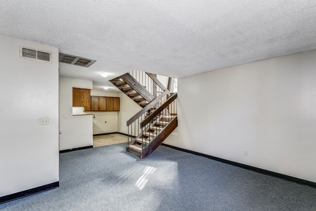 Building Photo - 2 bedroom Duplex by WSU