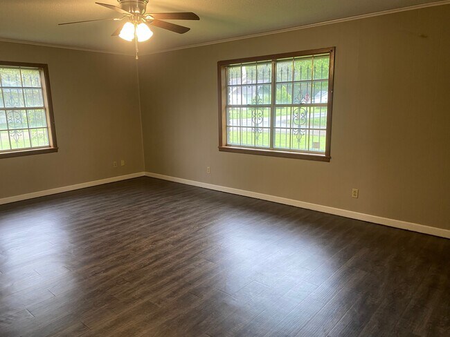 Building Photo - 500 Wade Ln