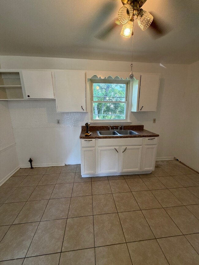Building Photo - 3501 Bennett Ln