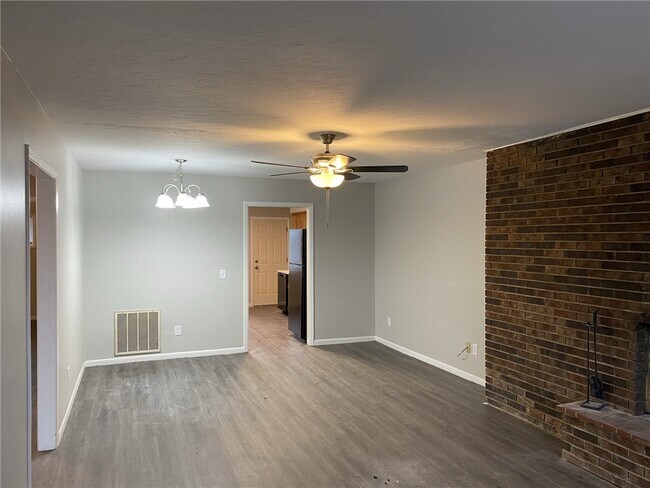 Foto del edificio - 14901 Dutchmans Dr