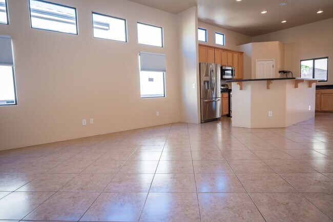 Foto del edificio - Gorgeous 3 Bedroom 2 Bathroom Home with Tile Throughout! Central A/C, 2 Car Garage!