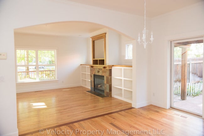 Building Photo - Urban Farm! Lovely 4 Bedroom Eastside Home.