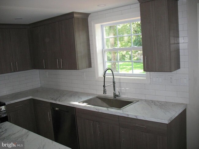 Building Photo - 1804-6 Kings Hwy