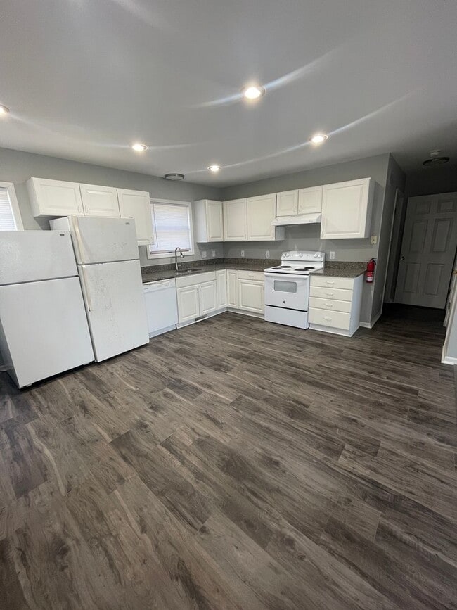 Building Photo - 230-232 Brookridge Rd