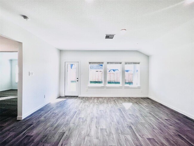 Building Photo - 31639 Featherstone Trl