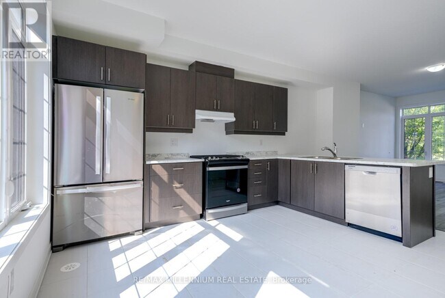 Building Photo - 9 Selfridge Wy