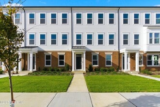 Building Photo - 4 Barton Ave