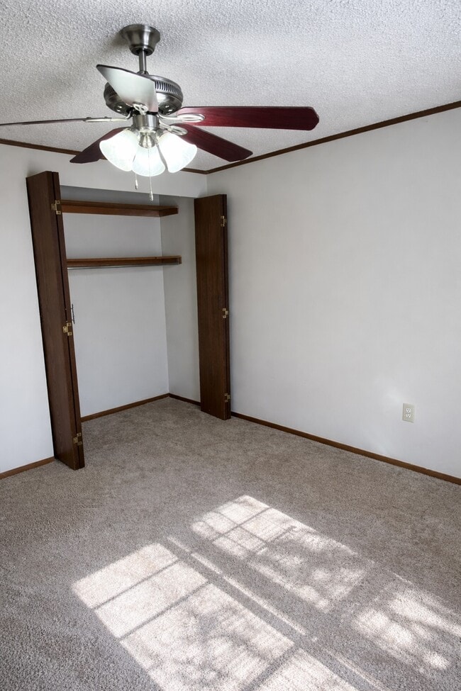 Bedroom Closet - Swanbrook Manor Apartments