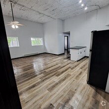 Building Photo - 480 Park St E