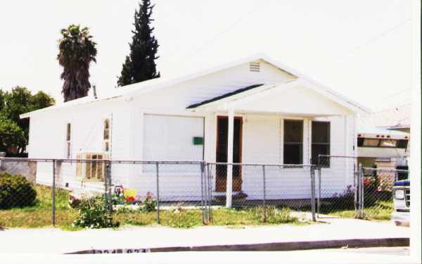 Building Photo - 924-924 1/2 4th St