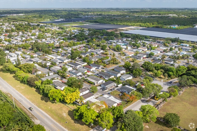 Foto del edificio - Americana Village Condominiums