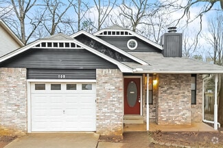 Building Photo - 108 Pin Oak Cove