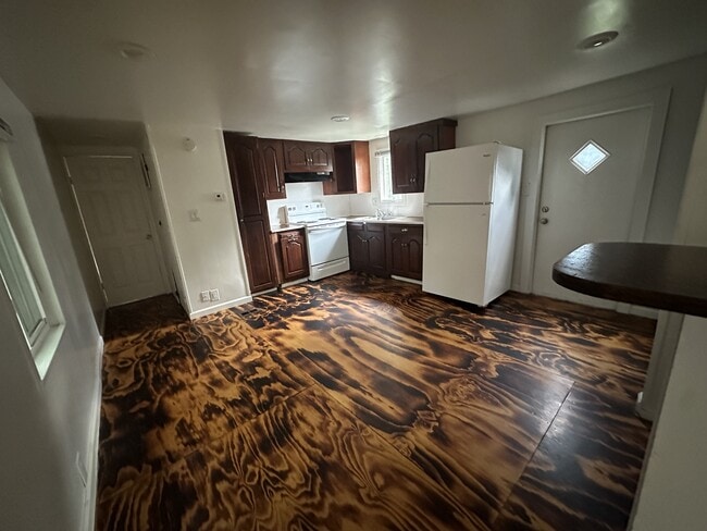 Foto del edificio - 7150 Seward Cir