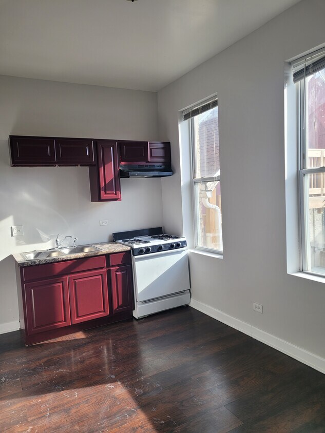 Foto principal - 2228 S Sawyer Ave