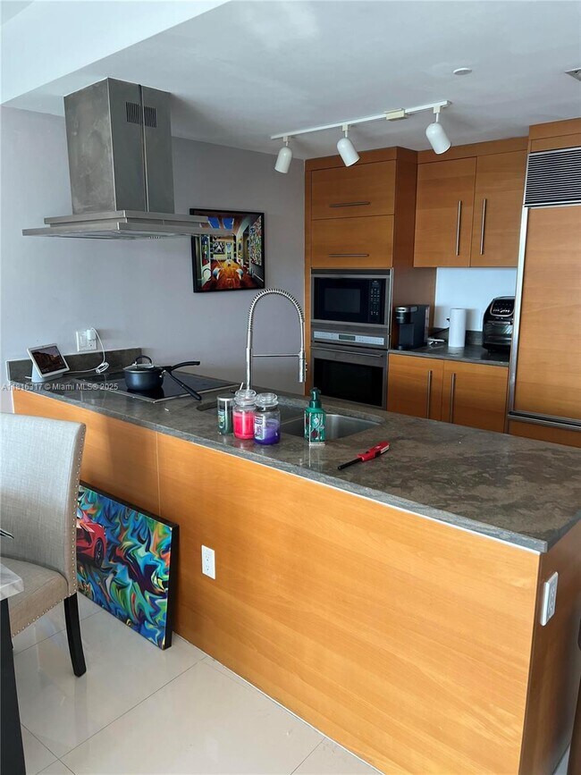 Foto del edificio - 465 Brickell Ave