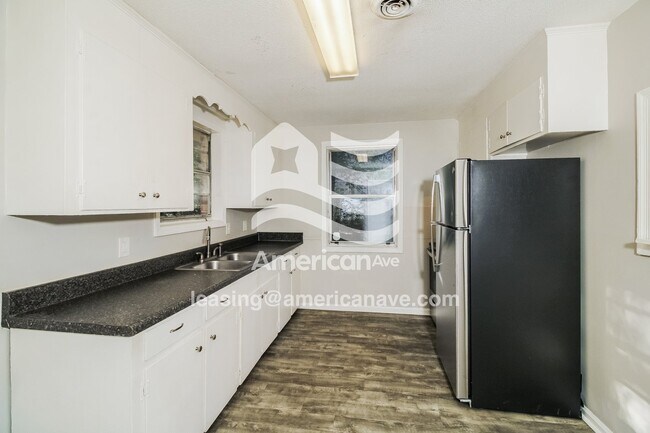 Foto del edificio - 421 Hickory Ridge Dr