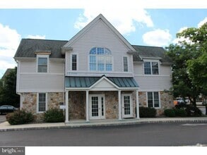 Building Photo - 515 N Main St