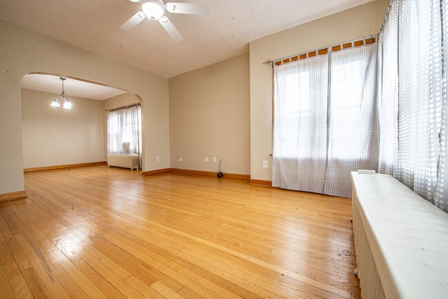 Foto del edificio - 5618 W Warwick Ave