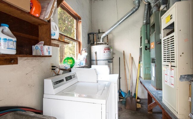 Otro - 1770 N Point St