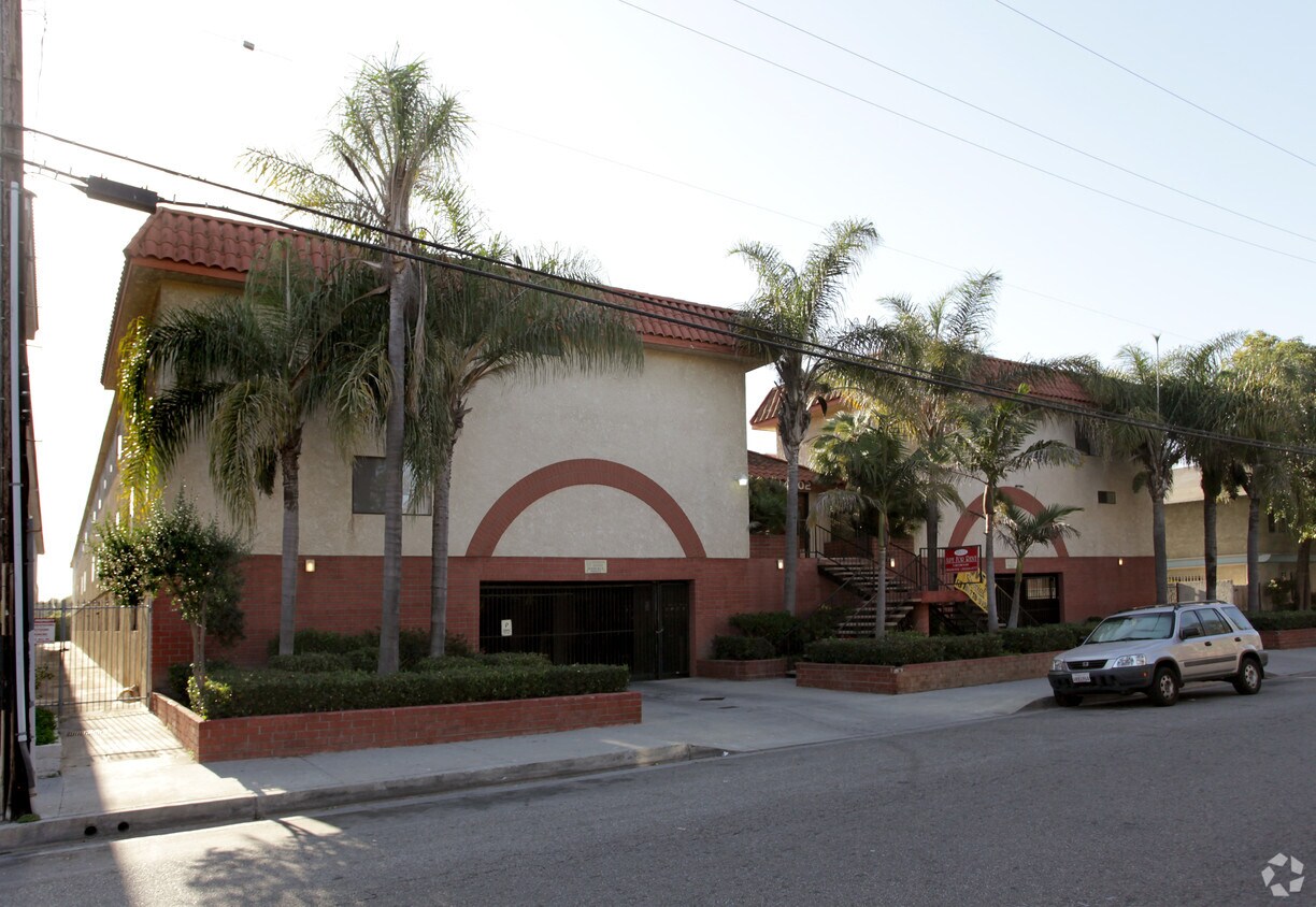 Foto principal - 14102 Lemoli Ave