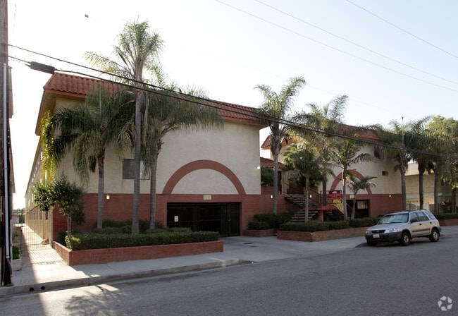 Building Photo - 14102 Lemoli Ave