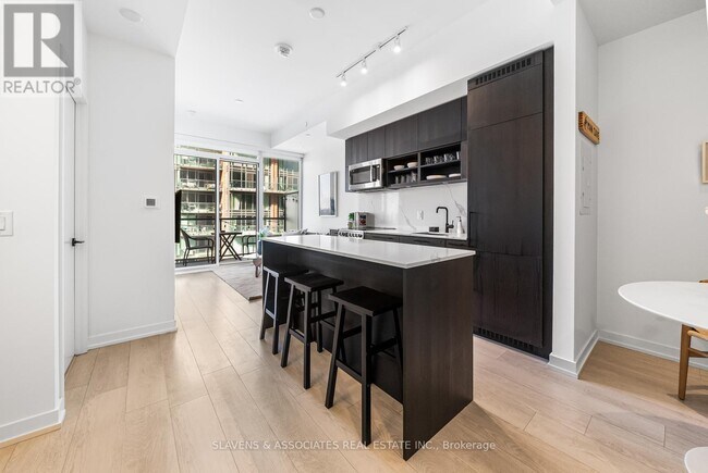 Photo du bâtiment - 135-2135 E Liberty St