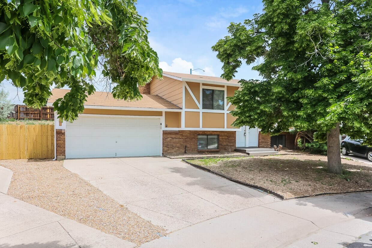 1700 S Ouray Court House Rental in Aurora, CO