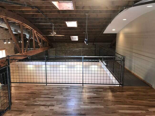 Building Photo - 2144 Ashland Ave