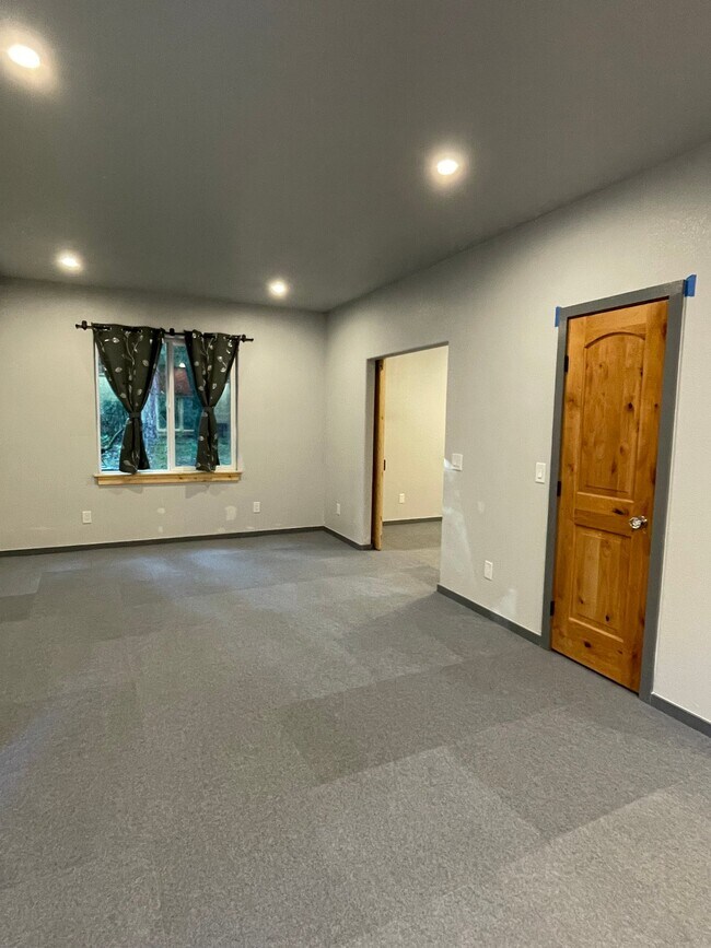 Foto del edificio - 12570 Mays Canyon Rd
