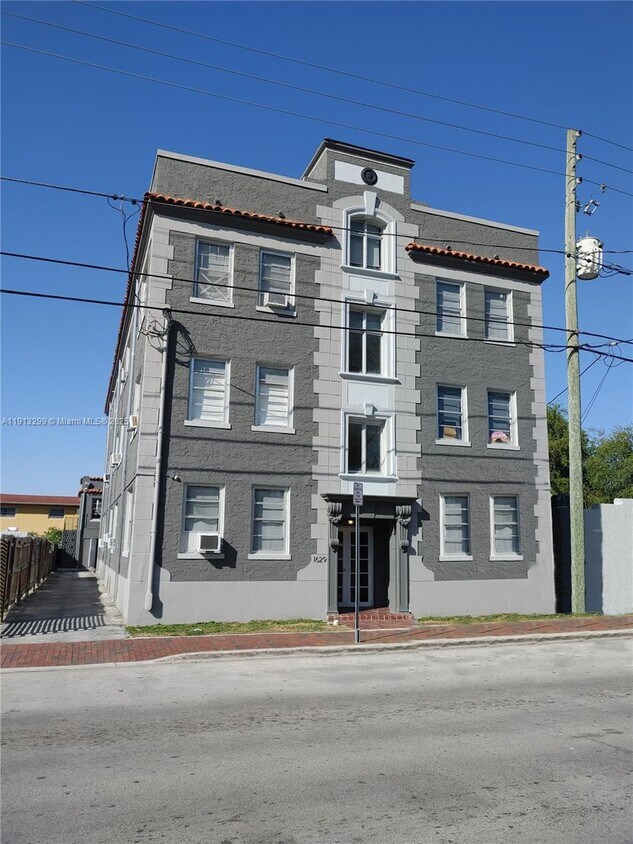 Foto principal - 1629 SW 6th St